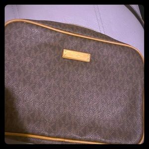 Micheal Kors crossbody